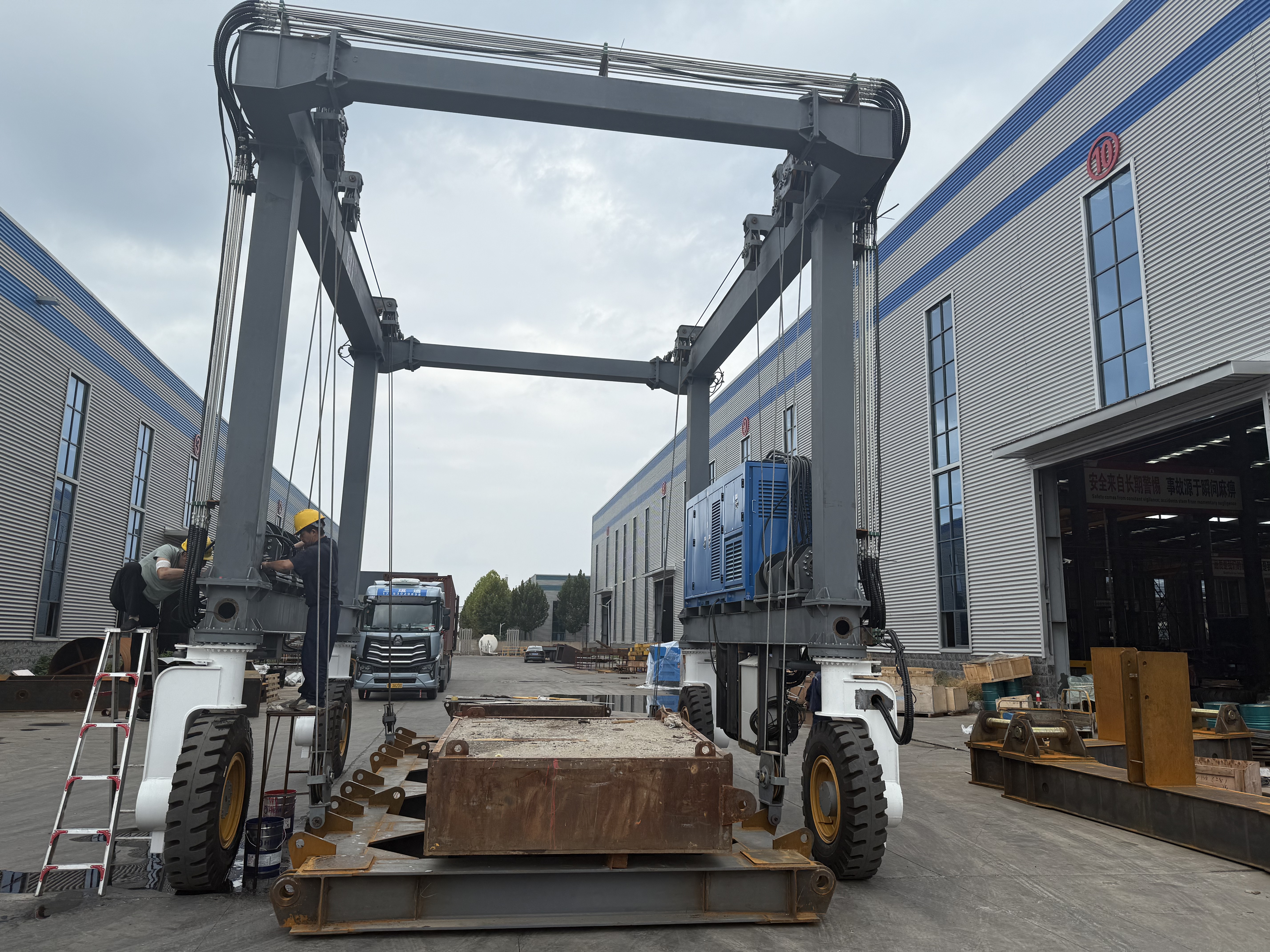 Factory testing of a 20T mobile boat hoist customized for Honda