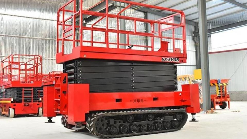 Crawler type lifting platform