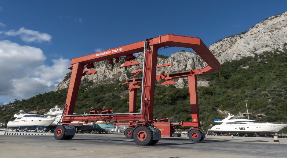 Mobile Boat Hoist